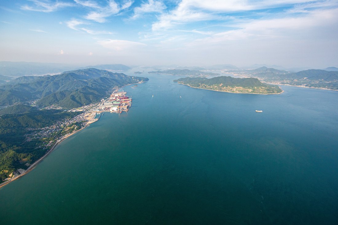 空から見るニッポン。ただいま、広島県瀬戸内海の上空です！