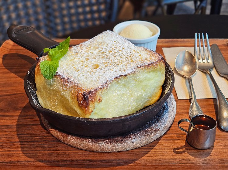 極厚フレンチトースト1200円、バニラアイストッピング＋200円。