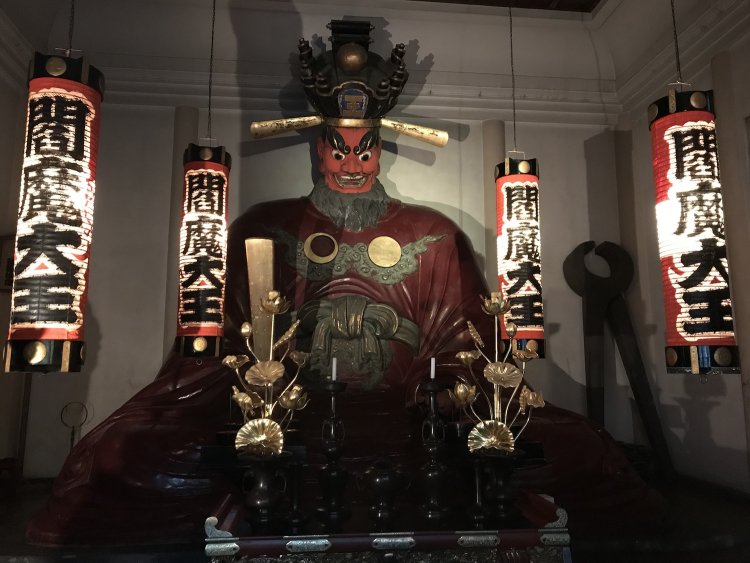 東京都新宿区「太宗寺」の閻魔大王像。