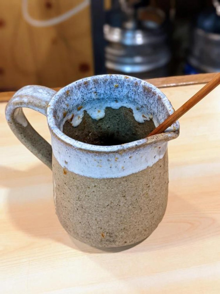 本の表紙と同じ美味だれの容器。