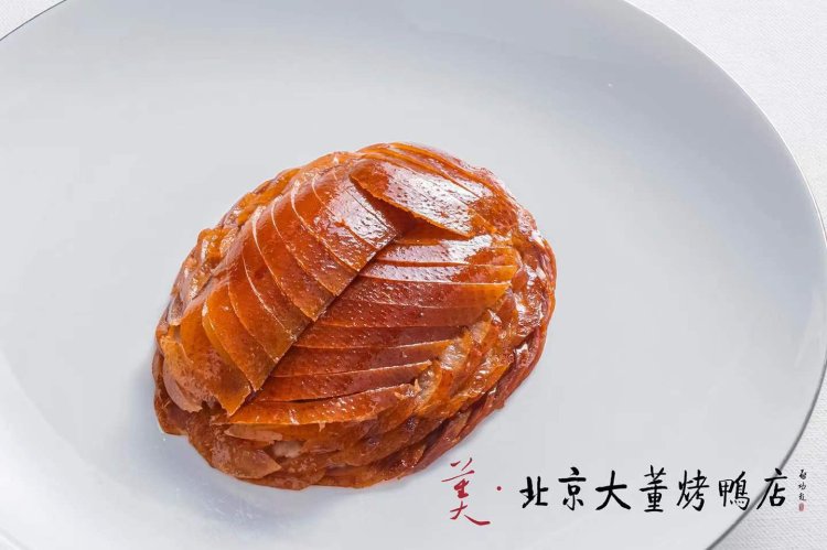 四大料理のひとつ北京料理の人気メニュー、北京ダックが食べられるスペースも。