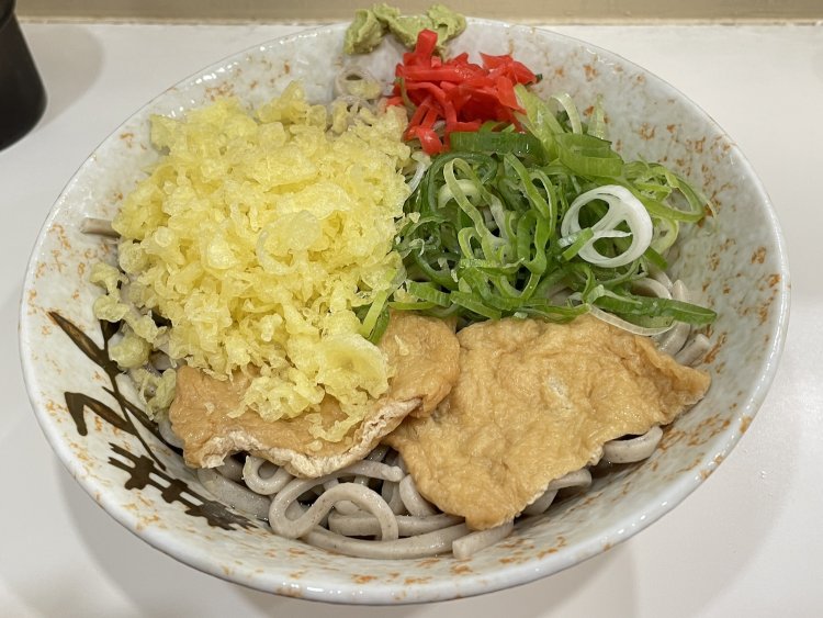 ノーマルのねこそば550円も手堅くうまい。