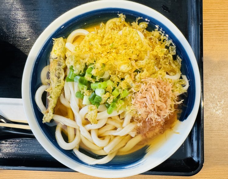 冷がけうどん400円にたぬきは無料。