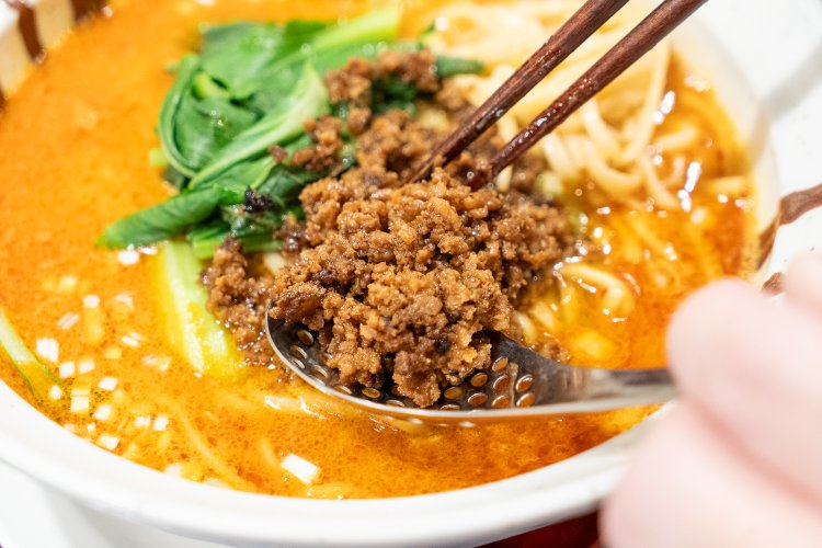 甜麺醤(テンメンジャン)の甘さがしっかり入った挽き肉のうまさよ！