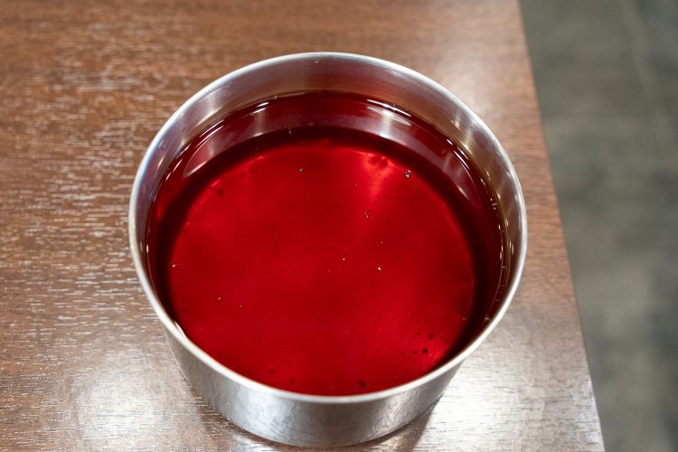 香ばしい自家製ラー油は、澄んでいて深い赤も印象的。