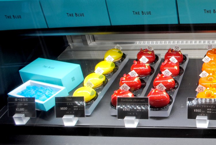 食べる宝石-琥珀糖-2160円（左）は、贈り物にも喜ばれそう♪