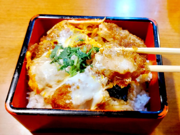 お肉の柔らかさと、甘辛い濃厚な味付けがたまらない。