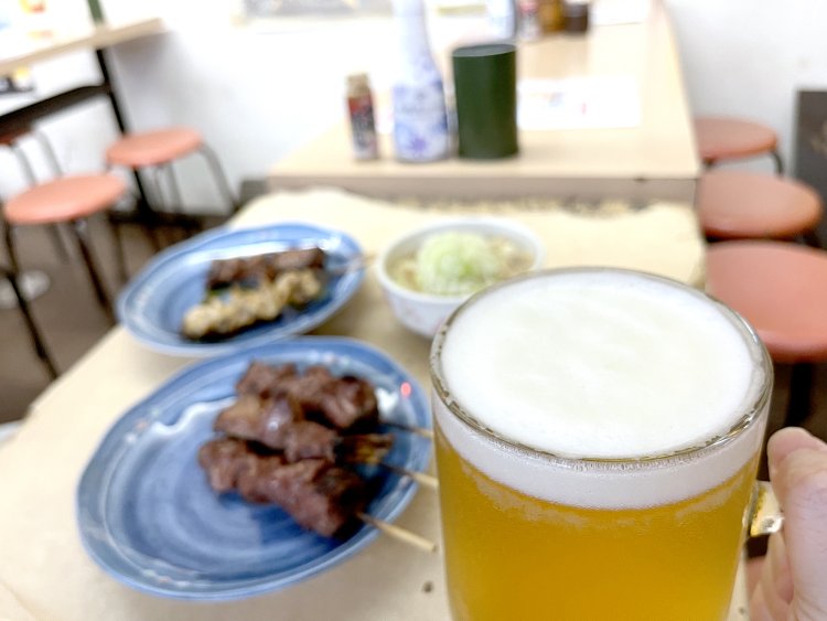 きめ細かい泡の生ビール！　さすが達人が注いだビールだ。
