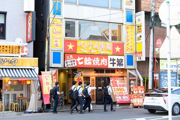 川越には食材店、レストラン、カラオケなど10軒ほどベトナムの店が点在している。