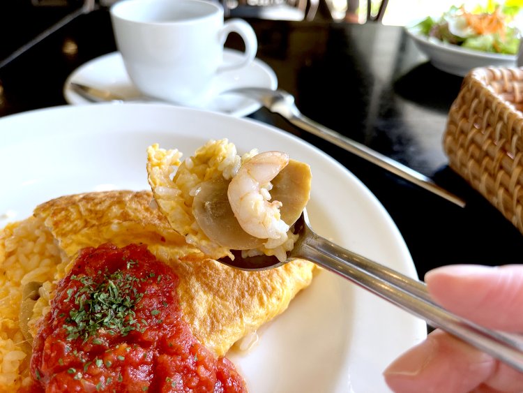 エビやマッシュルームがゴロッと入っている。