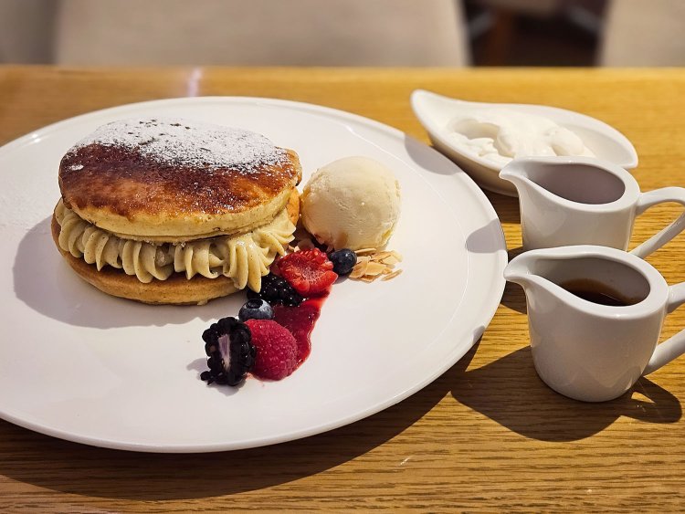 ブリュレ風パンケーキ1760円。