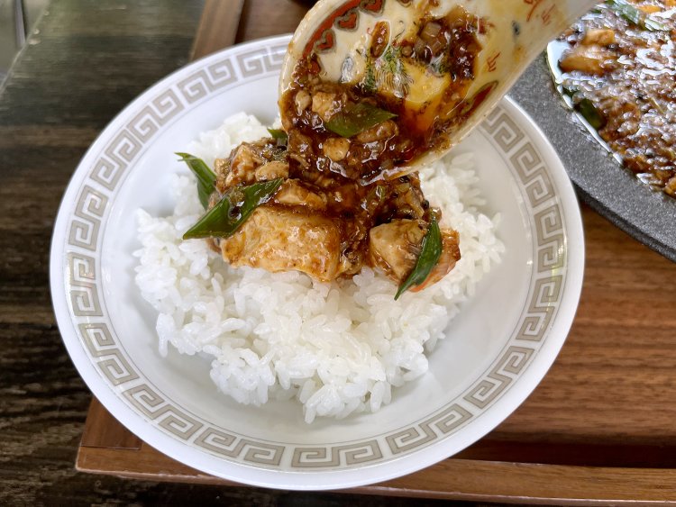 ごはんにたっぷりかけていただきます！