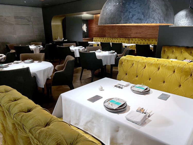 レストランエリアは高級感がある。