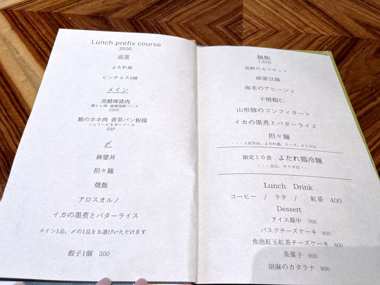 食事だけでなくデザートも充実している。