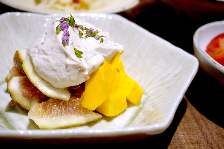 いちじくとコリンキー 白掛け780円。異なる食感の食材となめらかな白掛けが絶妙な一品。