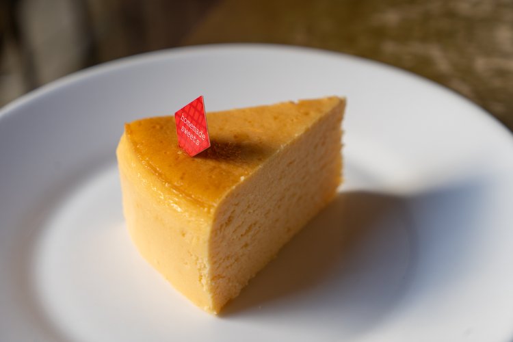 国分寺チーズケーキ、テイクアウト846円、イートイン880円。