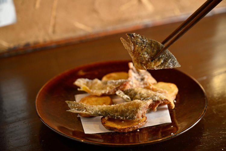 鮎の一夜干し唐揚げ1100円は和風フィッシュ＆チップス！