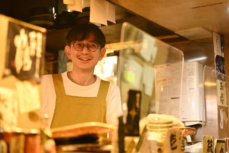 店主の秋本さん。「対面でしか味わえない『おいしい＋α』の提案を心がけています」。