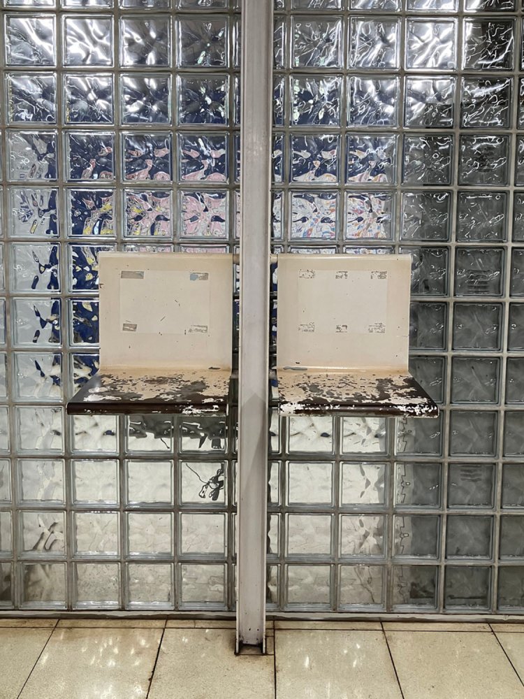 子供が見たら何かわからないかもしれないが、大人ならわかる台（都営大江戸線・赤羽橋駅）。