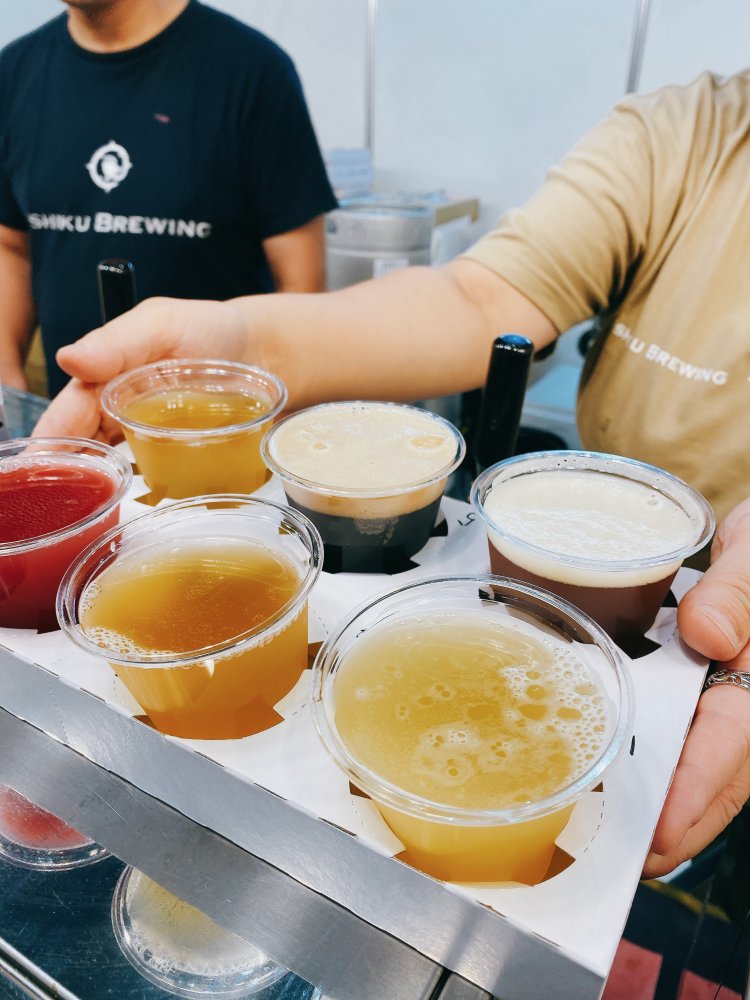 各地の個性的なクラフトビールの飲み比べをぜひ。