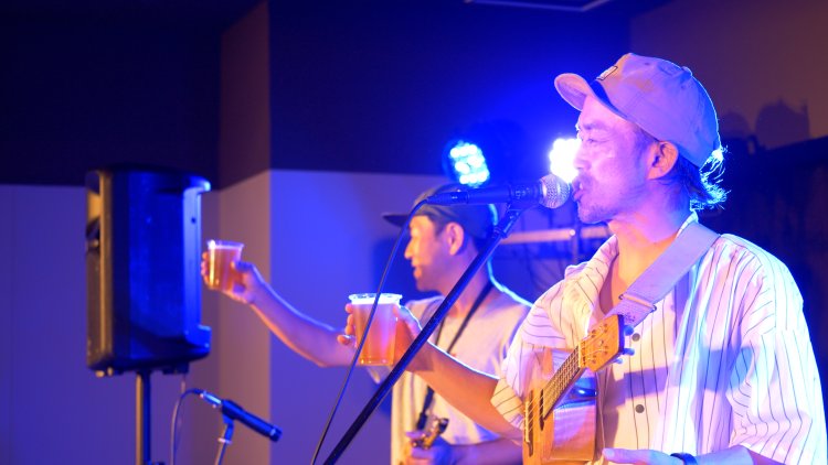 ステージではライブ演奏も。写真は2023年の様子。