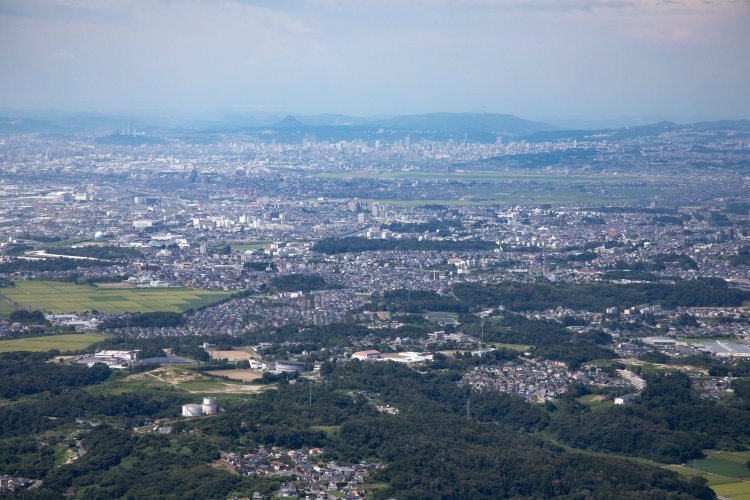 仙台市街地を望遠で撮影。写真奥に仙台駅周辺のビル群も見える。