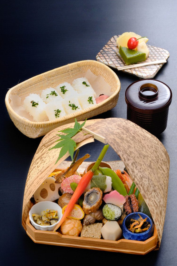 風雅に富む盛り付けの宇治丸弁当。