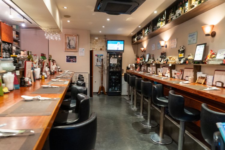 カウンター席のみだが15席ほど。