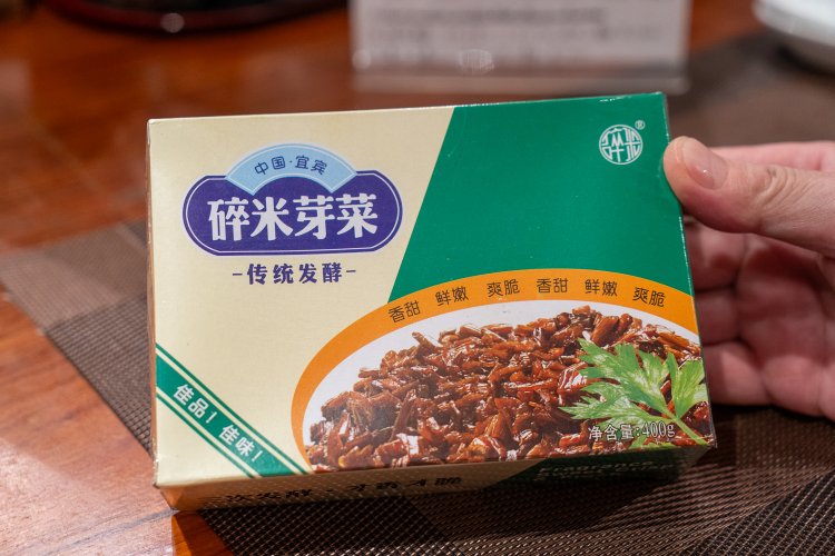 重慶小麺にも使っている四川名産のヤーツァイ（芽菜）。