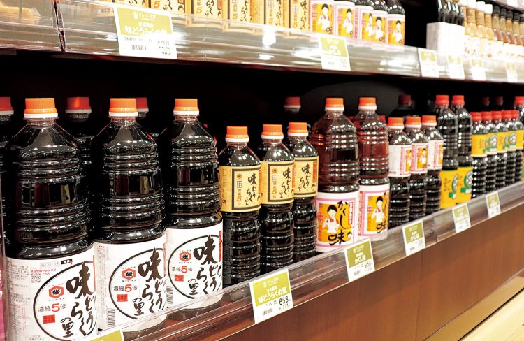 秋田人気ナンバー1の万能つゆ「味どうらくの里」は、同じ市内の東北醤油製。