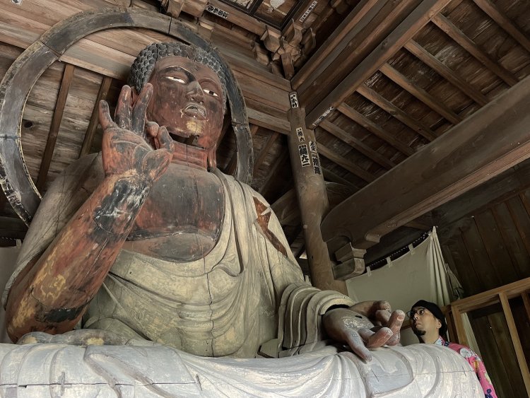 神奈川県「東昌寺」の阿弥陀如来像は丈六サイズ。