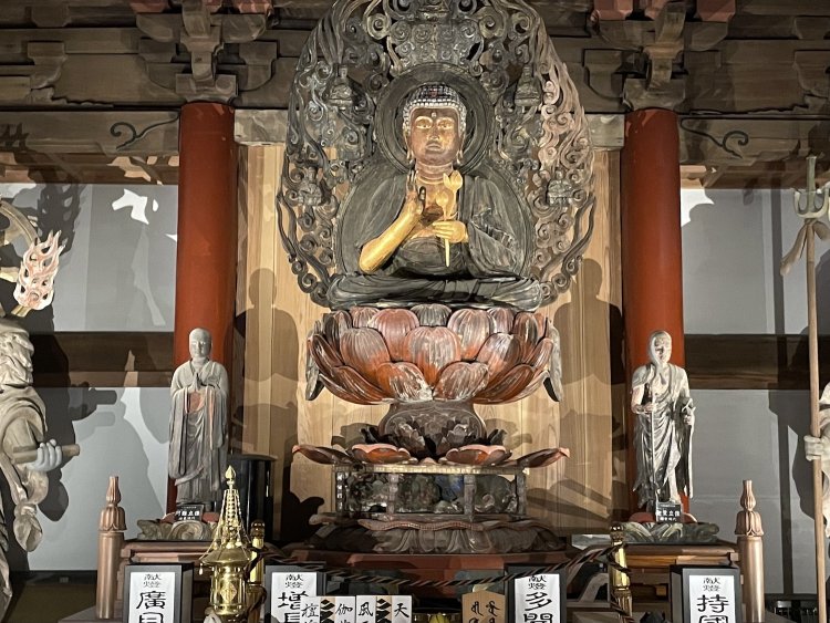 千葉県「勝覚寺」の弥勒如来。