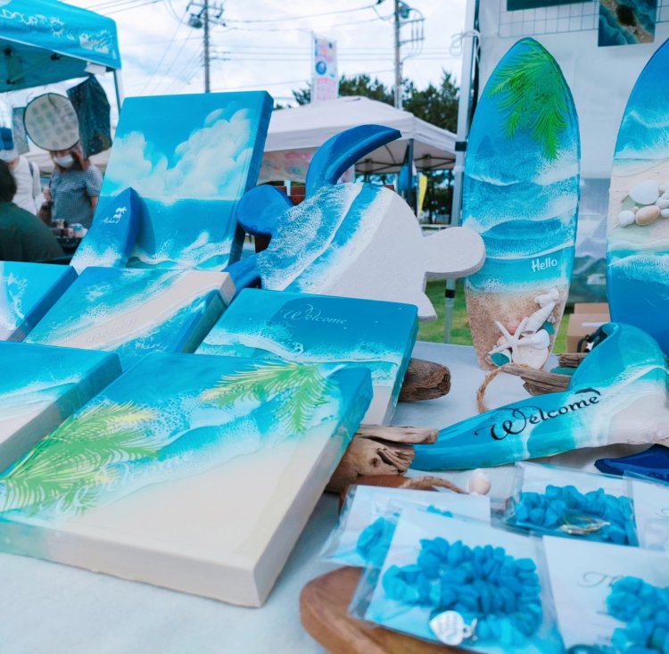 ハワイアンブルーのさわやかなグッズも。