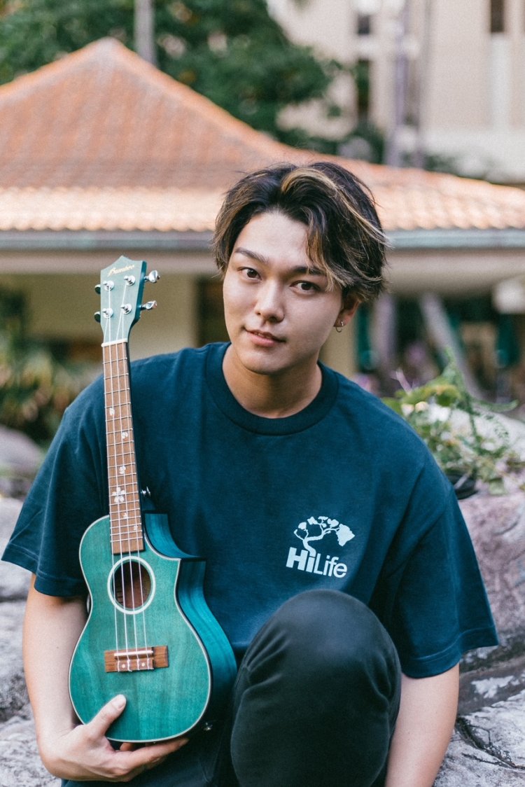 今のハワイを歌とウクレレで表現するLAHIKIがライブ出演。