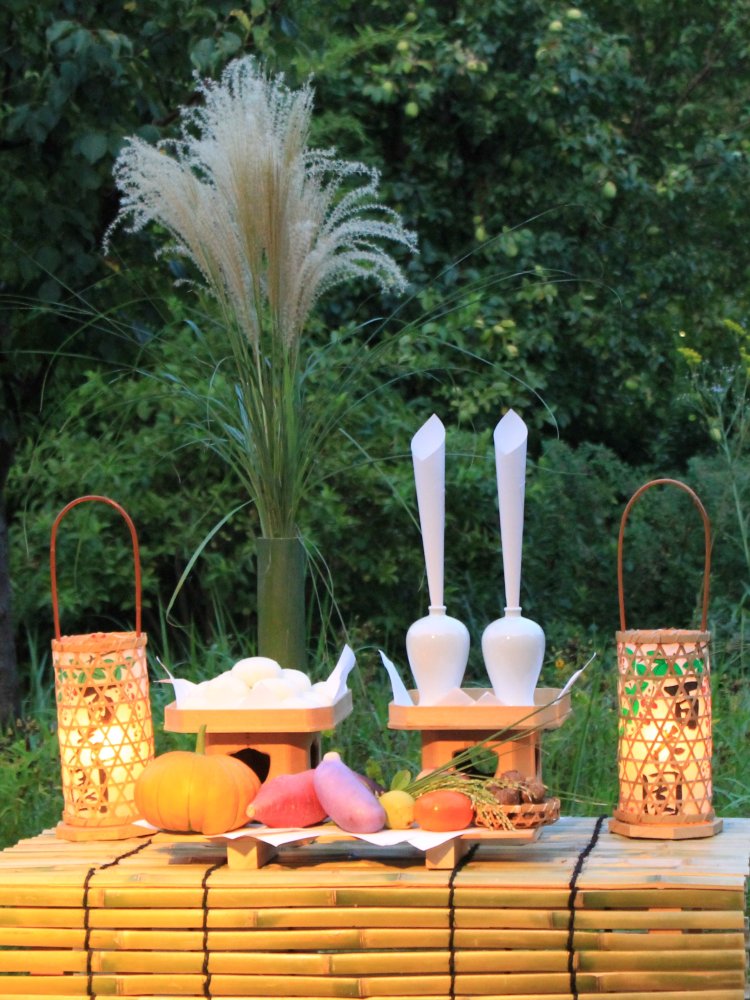 お供え式では、これぞ日本のお月見という光景を楽しめる。