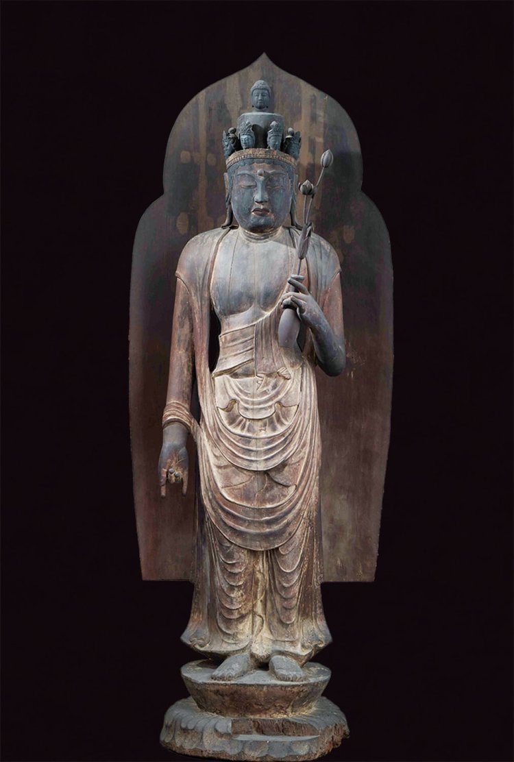 本堂に祀られる十一面観音立像菩薩は平安時代の作。