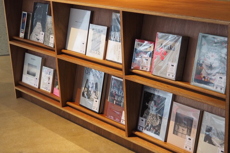 写真集は定期的に入れ替えもする予定だという。
