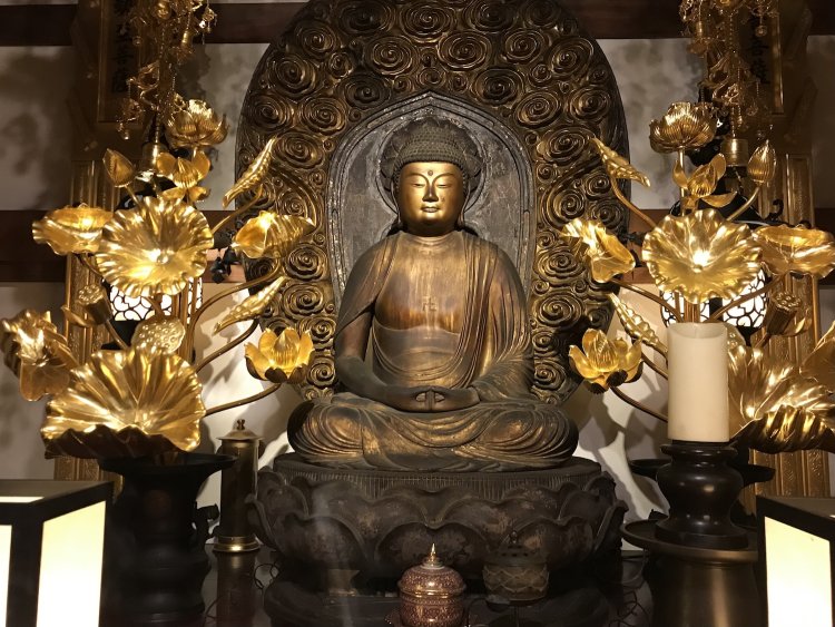 極楽浄土のオーナー阿弥陀如来（東京都目黒区「蟠龍寺」）。