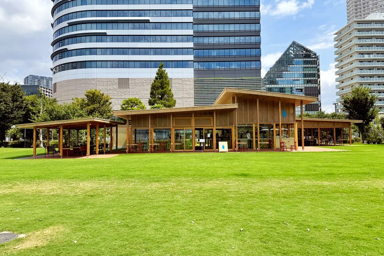 『ブルーボトルコーヒー 豊洲パークカフェ』。