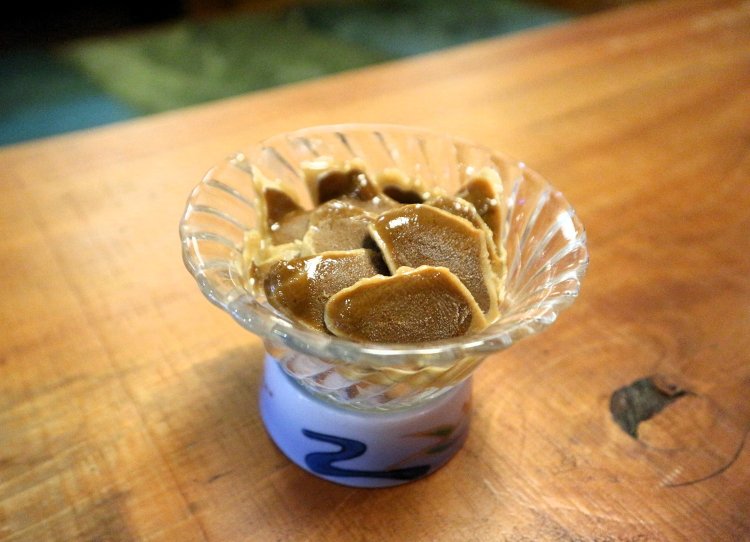 するめ烏賊の肝 味噌漬けルイベ660円。