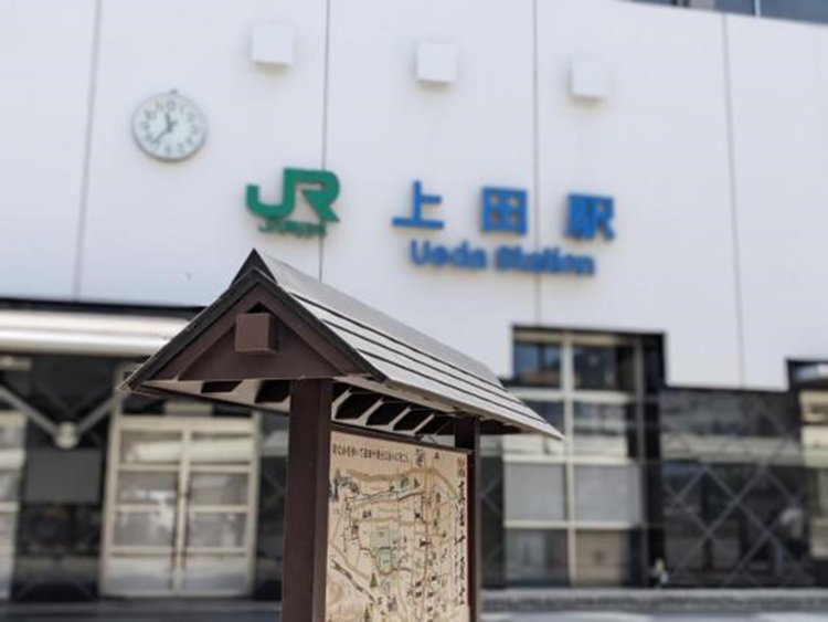 歴史ある街・上田の駅前。