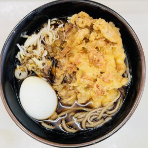 大久保の立ち食いそば『長寿庵』。なんてことないのに素晴らしくうまい、飲み屋通りにたたずむ店の良心