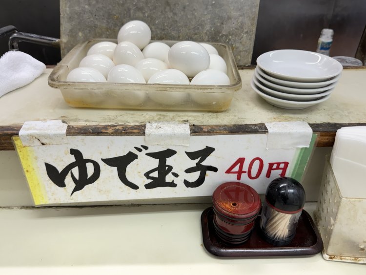 ゆで玉子に濃いツユをしみこませて食べるのが最高。