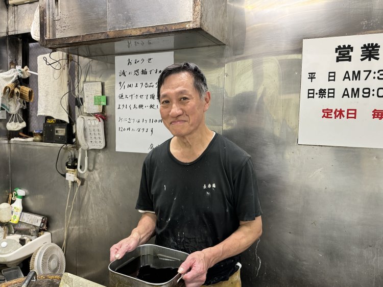 店主である笠原さんの立ち食いそば愛は深い。