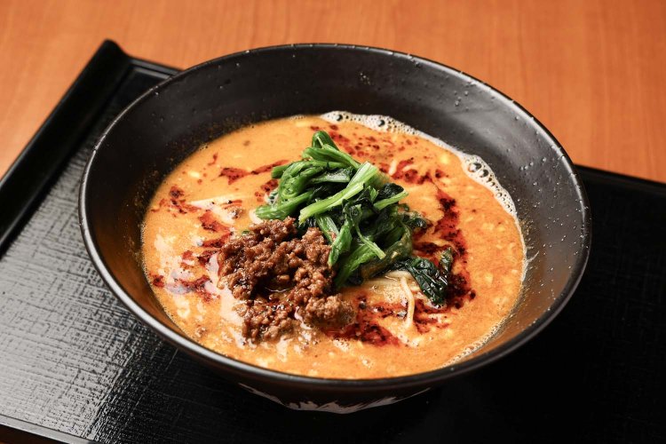 ランチの坦々麺は850円。