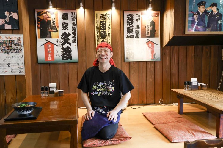 笑顔がまぶしい店主の福永一郎さん。