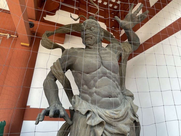 奈良県「喜光寺」の仁王像。