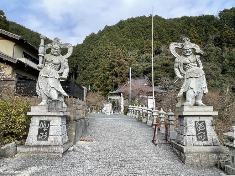 福岡県「鎮国寺」の仁王像。