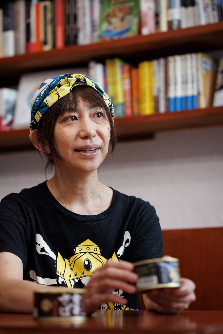 直子さんは映画や演劇などのビジュアルを中心に活躍するグラフィックデザイナー。