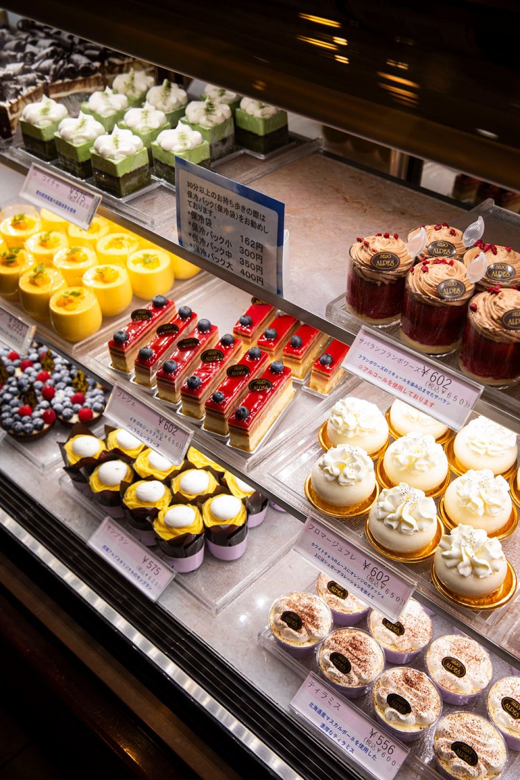 駅の北口近くで営業。